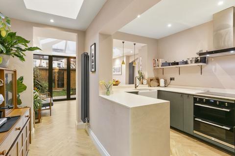 4 bedroom terraced house for sale, Northcote Road, London, E17