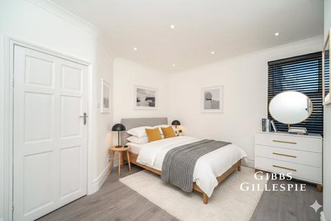 undefined, Pitshanger Lane, London, W5
