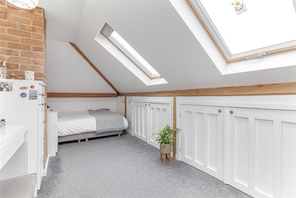 Bedroom 4.jpg