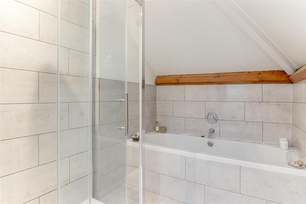 Bathroom - B.jpg