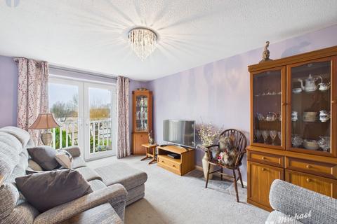 2 bedroom flat for sale, Guillemot Way, Aylesbury