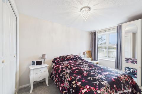 2 bedroom flat for sale, Guillemot Way, Aylesbury