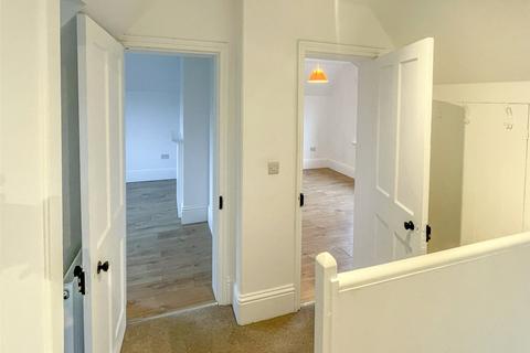1 bedroom flat to rent, Mount Pleasant, Guildford Road