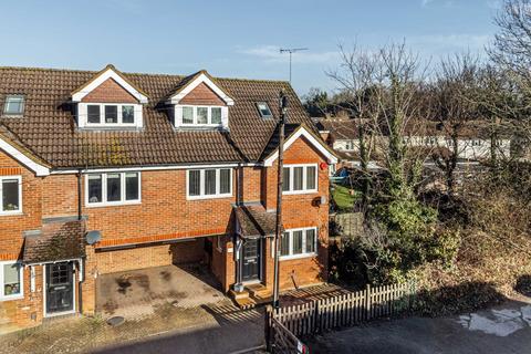 undefined, Cedarwood Drive, Hertfordshire AL4