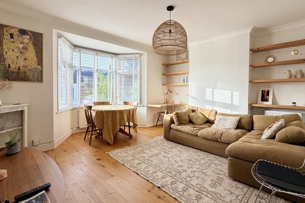 2 Bedroom Maisonette for Rent