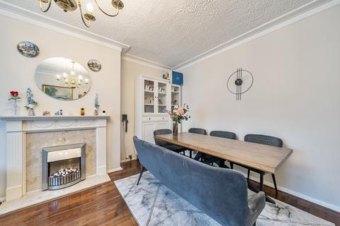 2 bedroom apartment for sale, Elm Park Court, Pinner, Middlesex