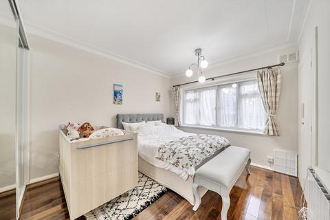 2 bedroom apartment for sale, Elm Park Court, Pinner, Middlesex