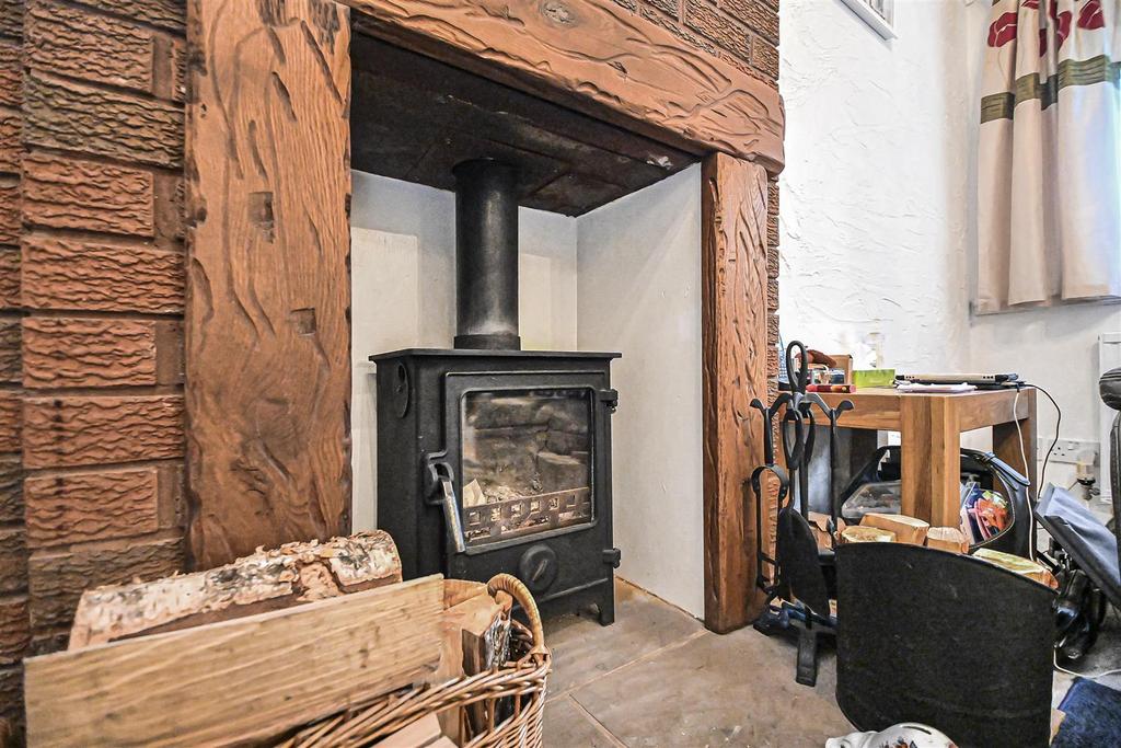 11 Moreton Drive Lounge (3).jpg
