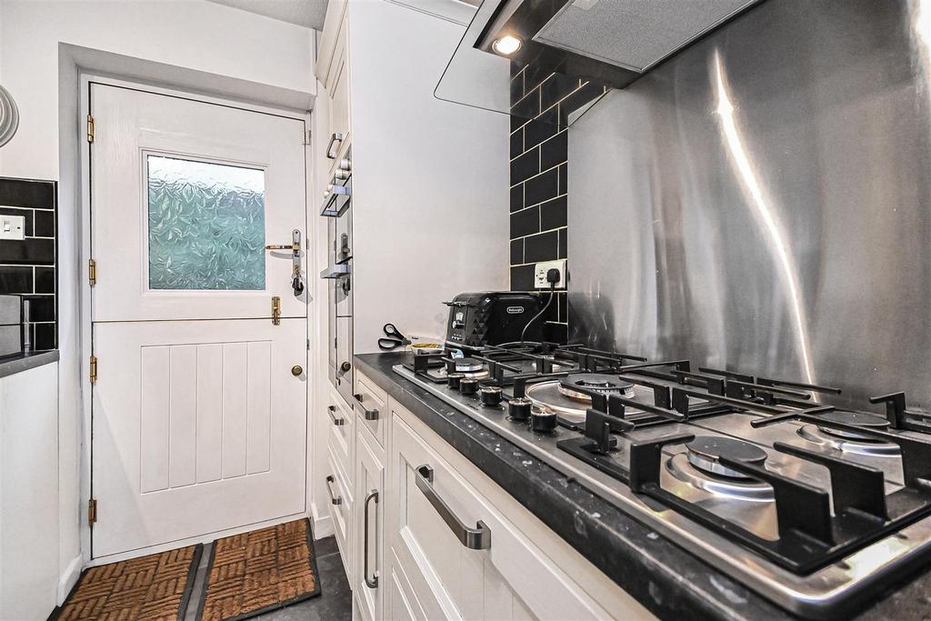 11 Moreton Drive Kitchen (1).jpg