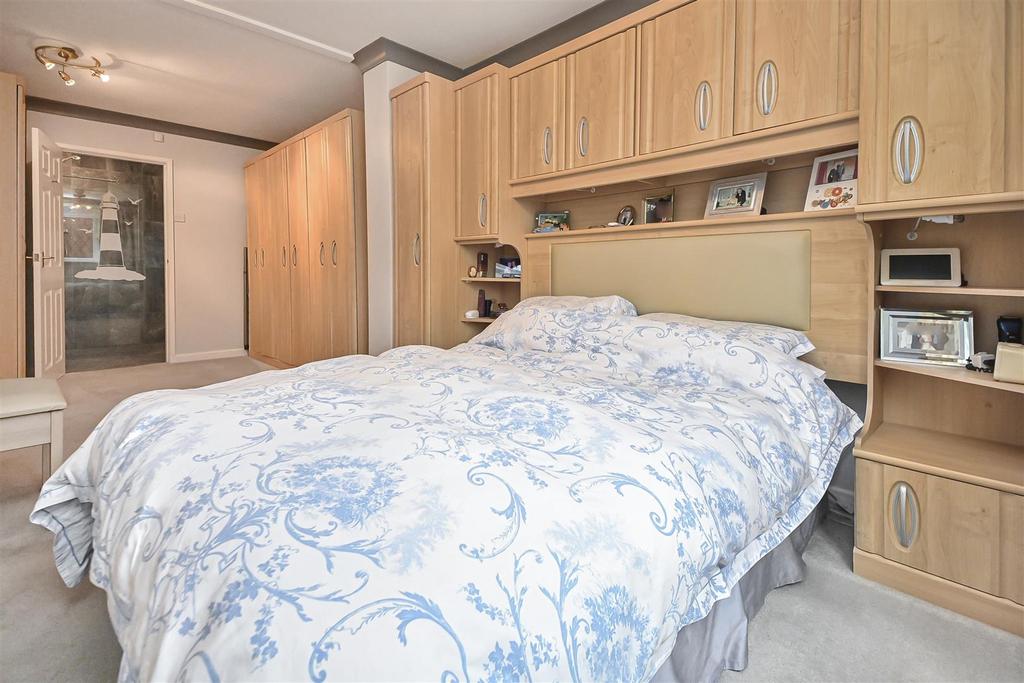 11 Moreton Drive Bedroom 1 (4).jpg