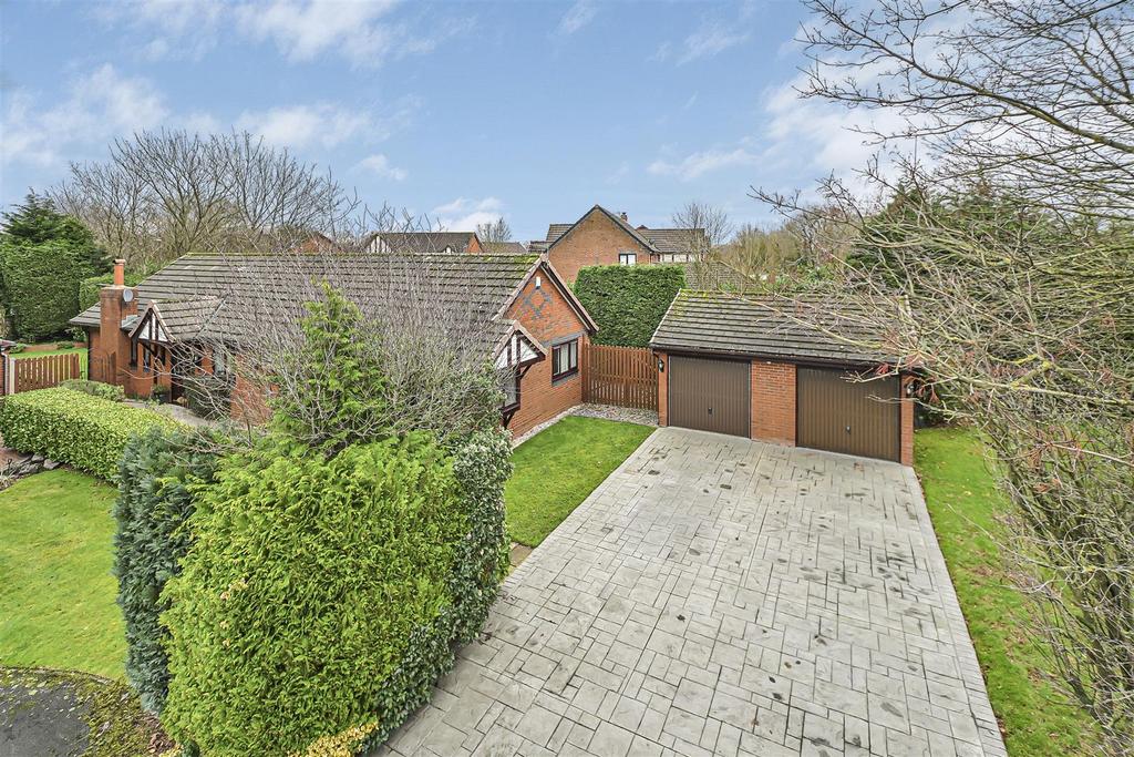 11 Moreton Drive External (1).jpg