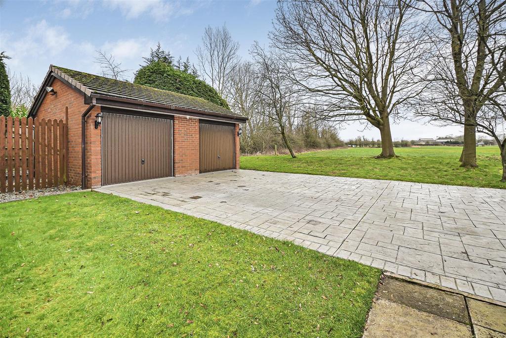 11 Moreton Drive External (8).jpg
