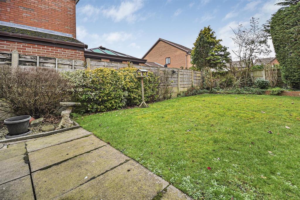 11 Moreton Drive Garden (1).jpg