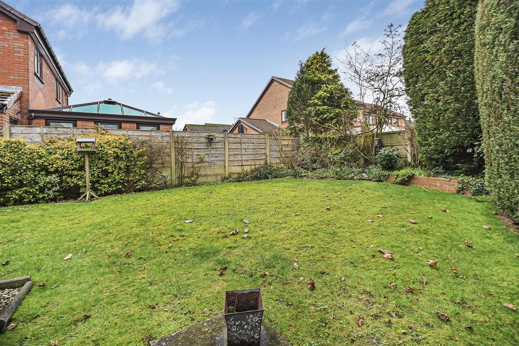 11 Moreton Drive Garden (2).jpg