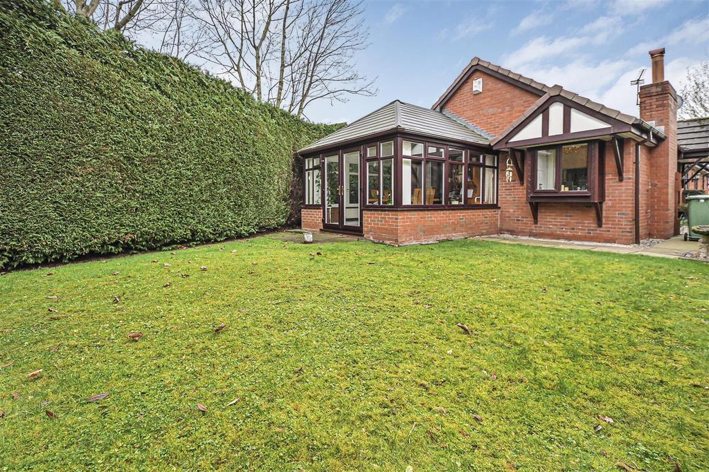 11 Moreton Drive Rear of Property.jpg