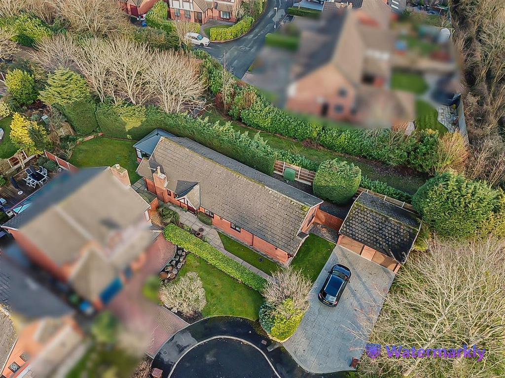 11 Moreton Drive Aerial (3).jpg