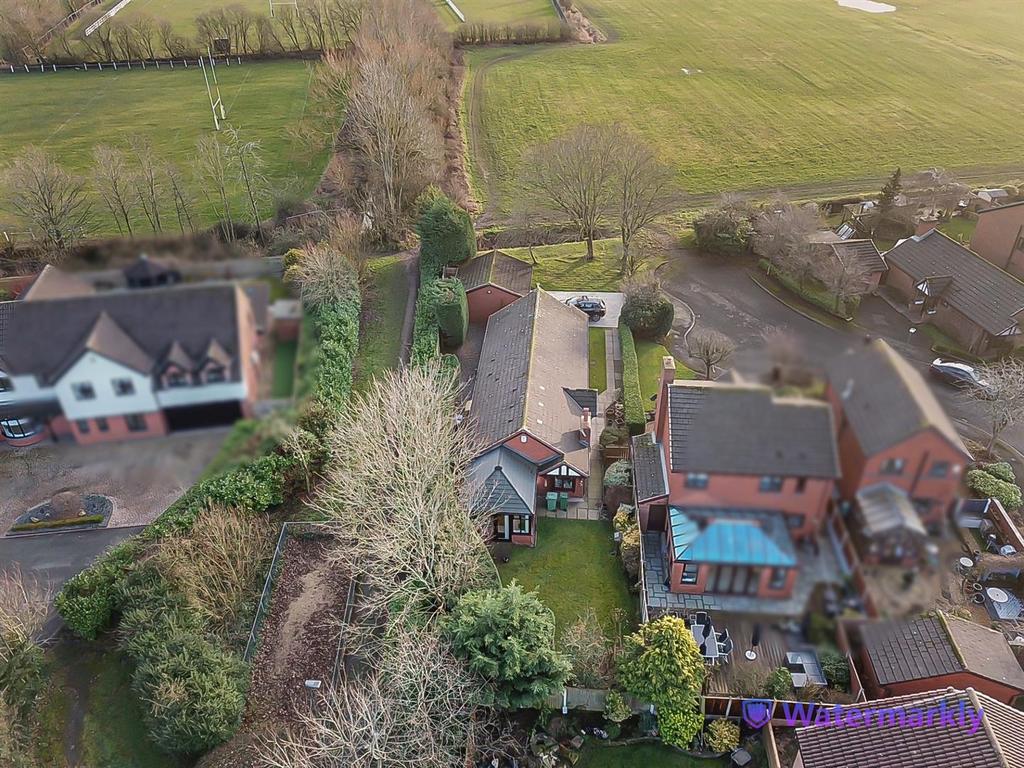 11 Moreton Drive Aerial (5).jpg