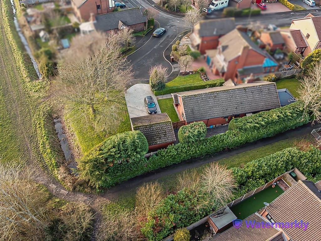 11 Moreton Drive Aerial (6).jpg