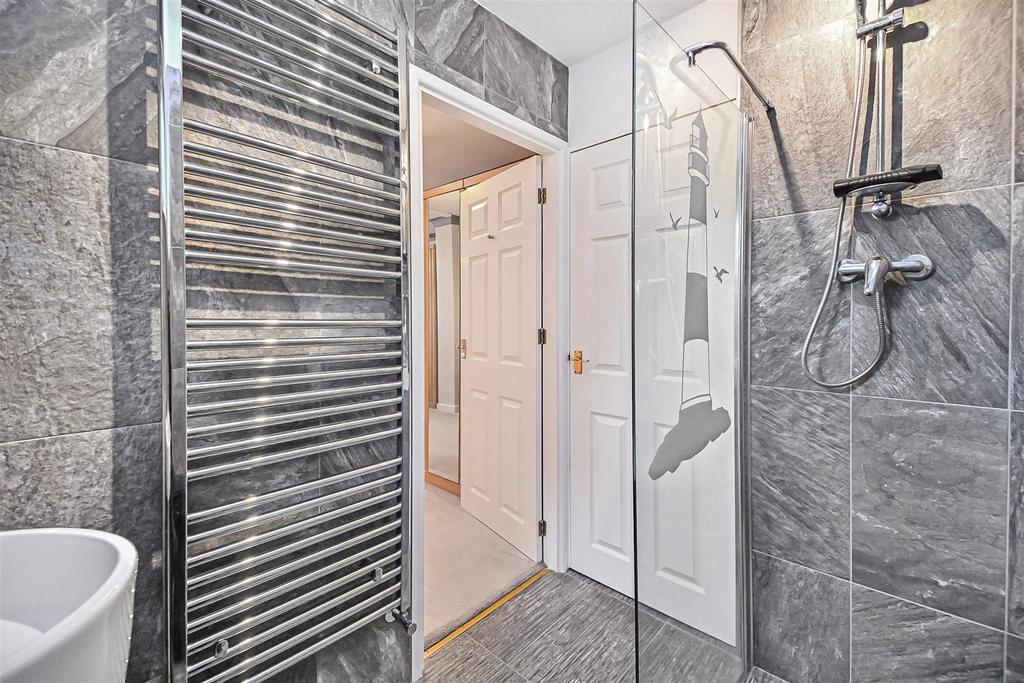 11 Moreton Drive En-Suite (1).jpg