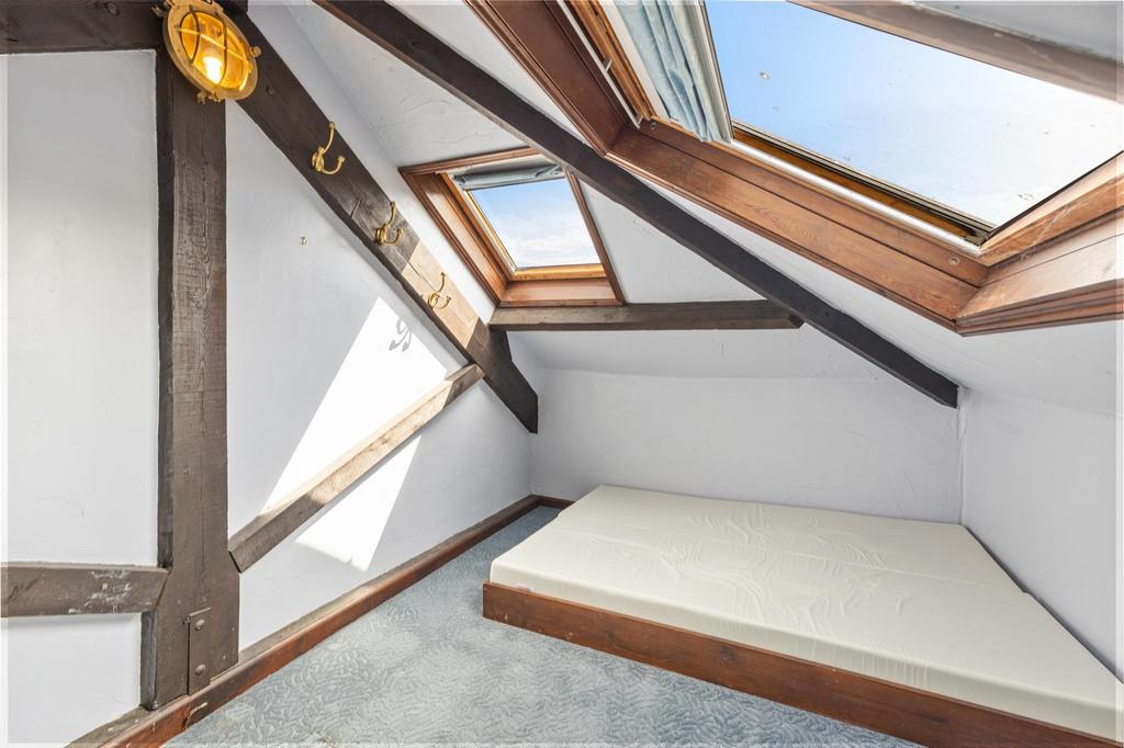 A14 - 23 Fairview Road Dartmouth, Top Flat - 24082