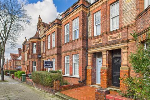 4 bedroom terraced house for sale, Amesbury Avenue, London, SW2