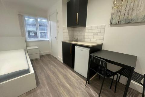 1 bedroom in a flat share to rent, Slough,  Berkshire,  SL1