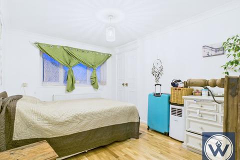 undefined, East Avenue, Hayes, UB3 2JX