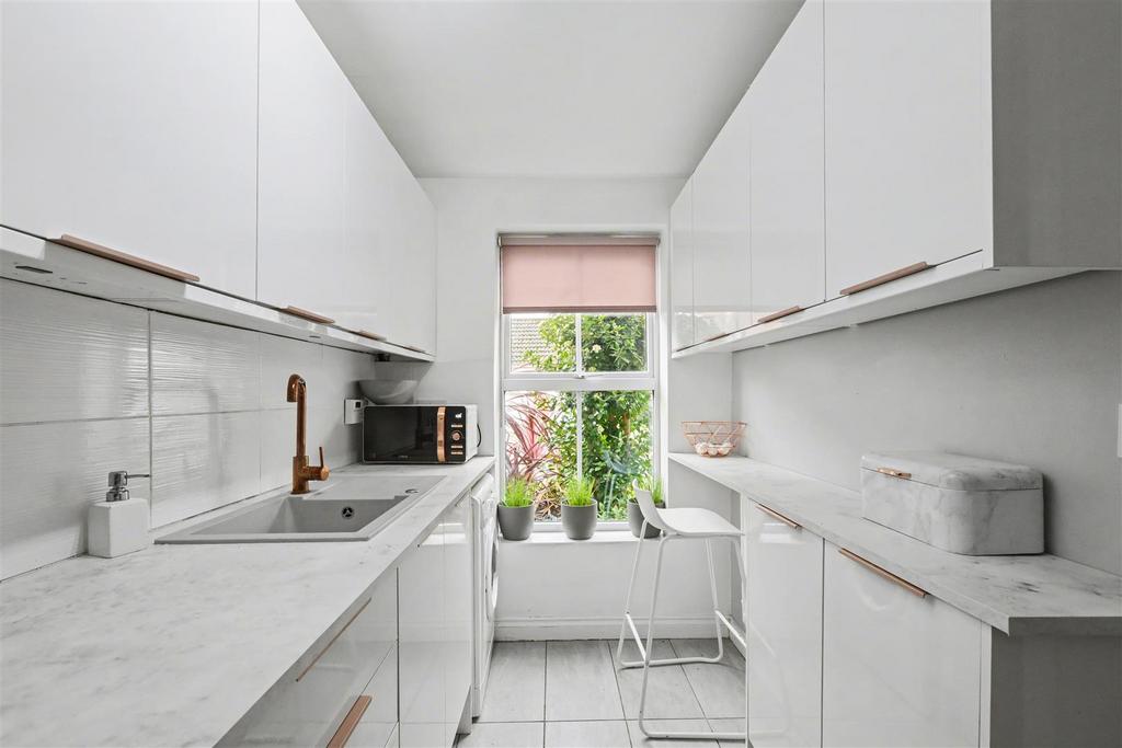 Kitchen 2.jpeg