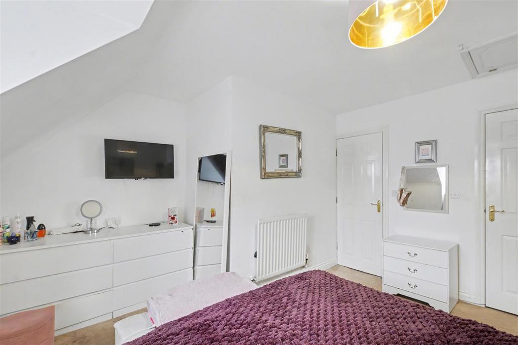 Bedroom 1 3.jpeg