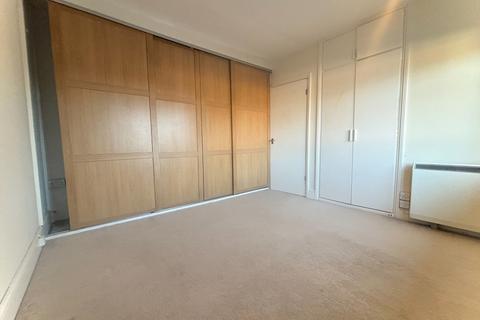 2 bedroom maisonette to rent, Collier Close, Ewell KT19