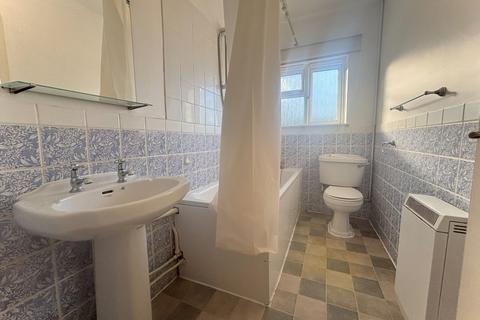 2 bedroom maisonette to rent, Collier Close, Ewell KT19