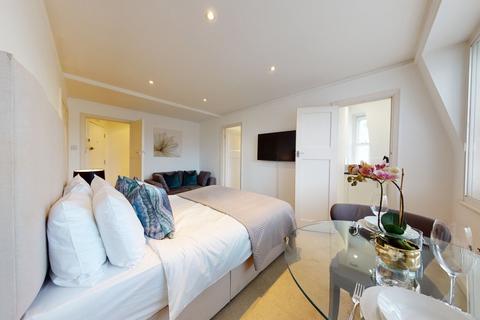 Studio to rent, Hill Street, London W1J