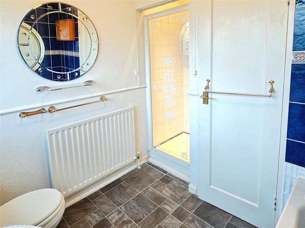Bath/Shower Room