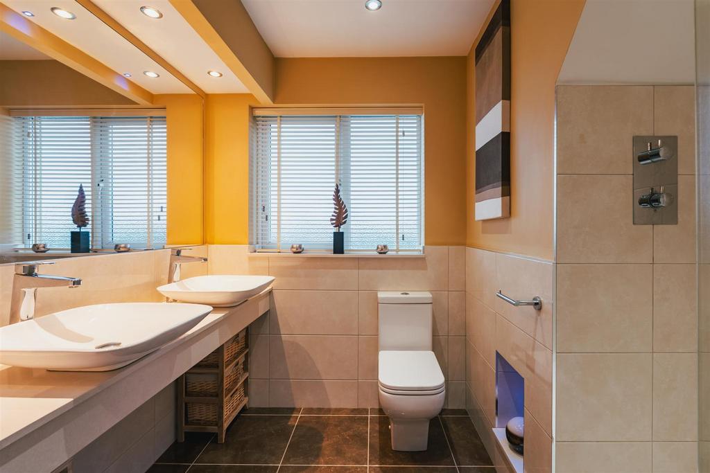 Master En-Suite