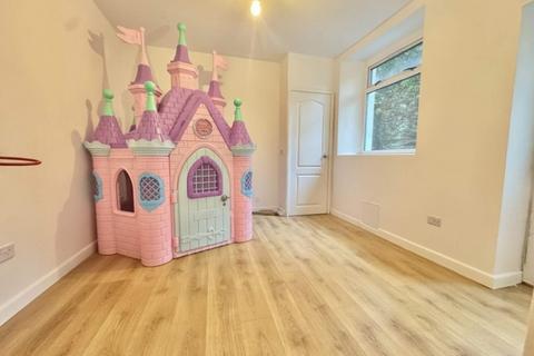 4 bedroom end of terrace house for sale, Foxhole Road, St. Thomas, Swansea, City And County of Swansea.