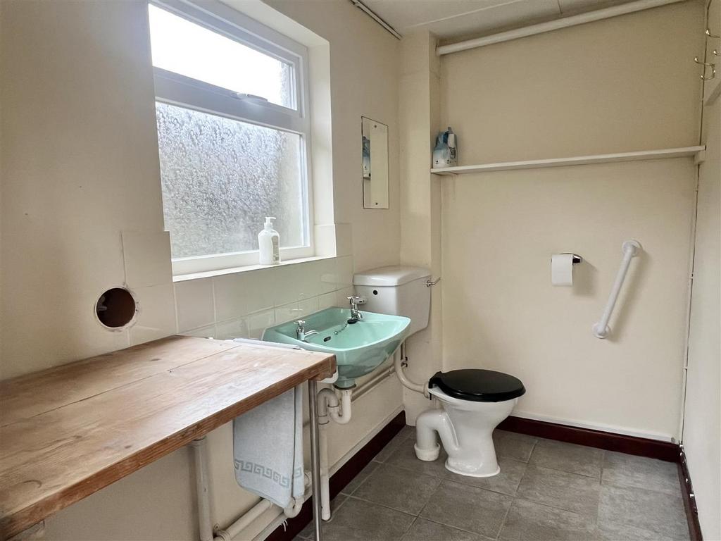 Cloakroom/WC