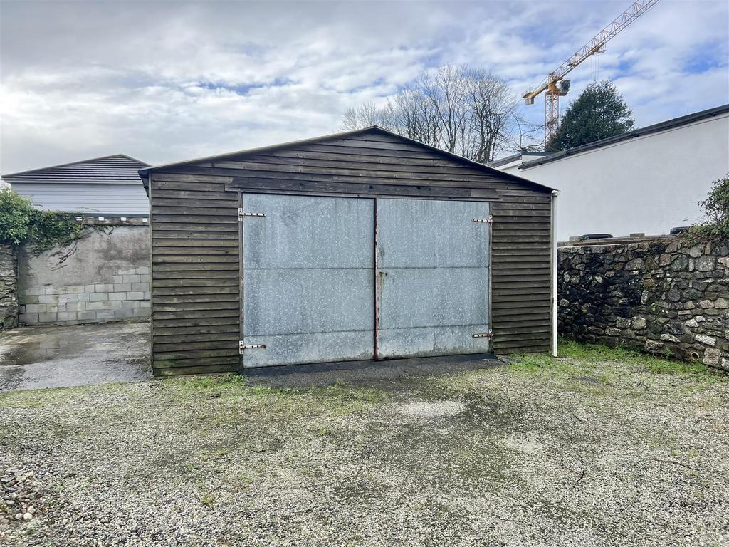 Garage/Workshop