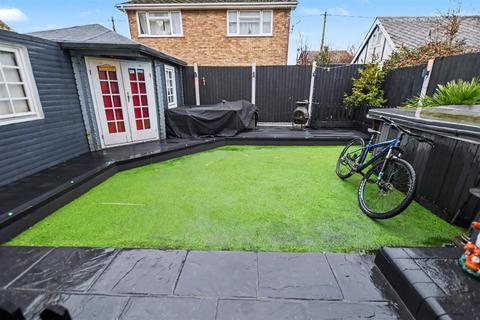 4 bedroom detached house for sale, Southfalls Road, Canvey Island SS8