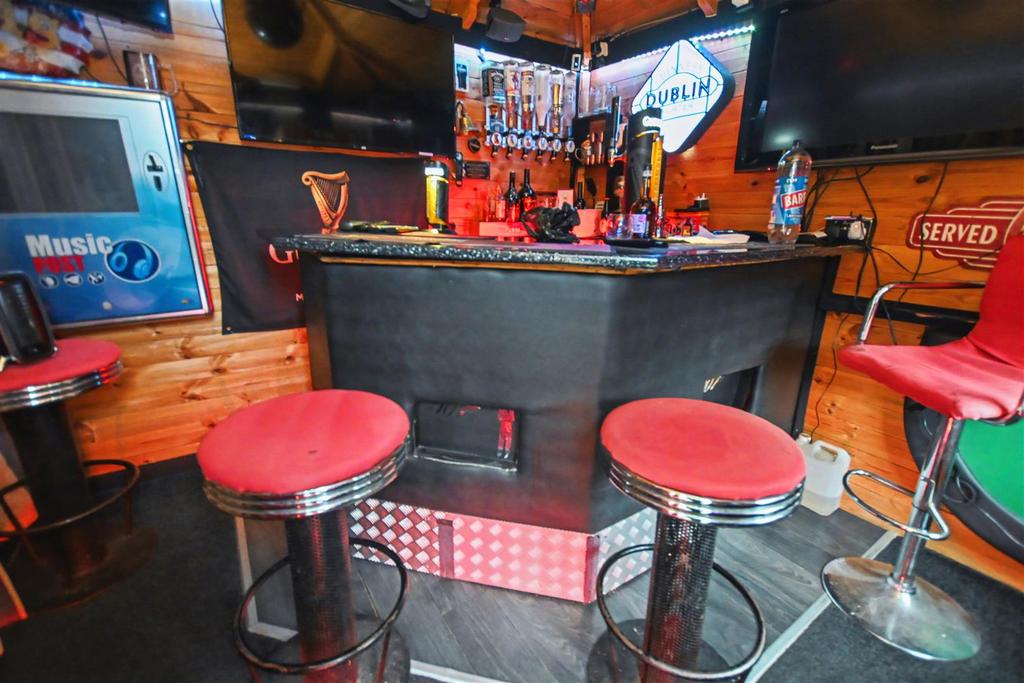 Bar / Summer House