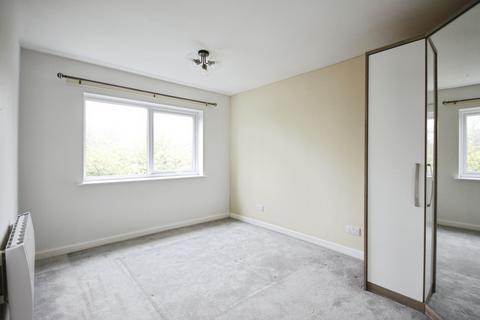 2 bedroom flat to rent, Binfield, Bracknell RG42