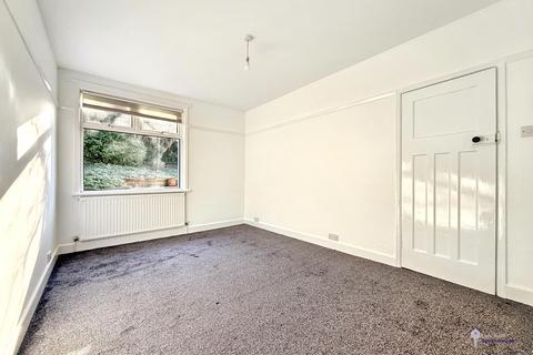 undefined, Midanbury, SO18 2BW