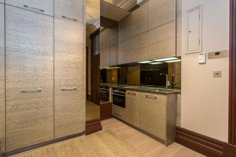 Studio to rent, Mount Street, London W1K