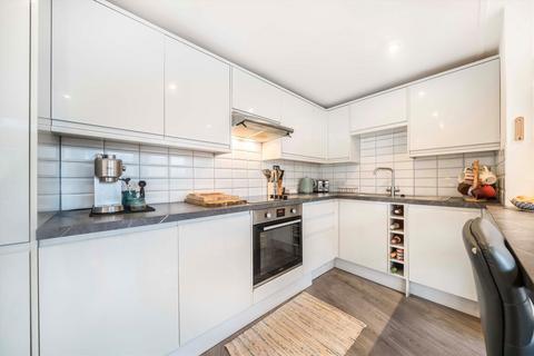 2 bedroom flat for sale, King Edward's Road, London E9