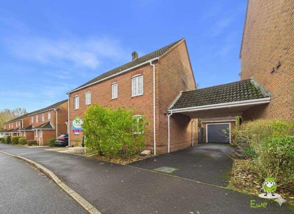 Ewe Move Estate Agents Basingstoke - Whitgift Close