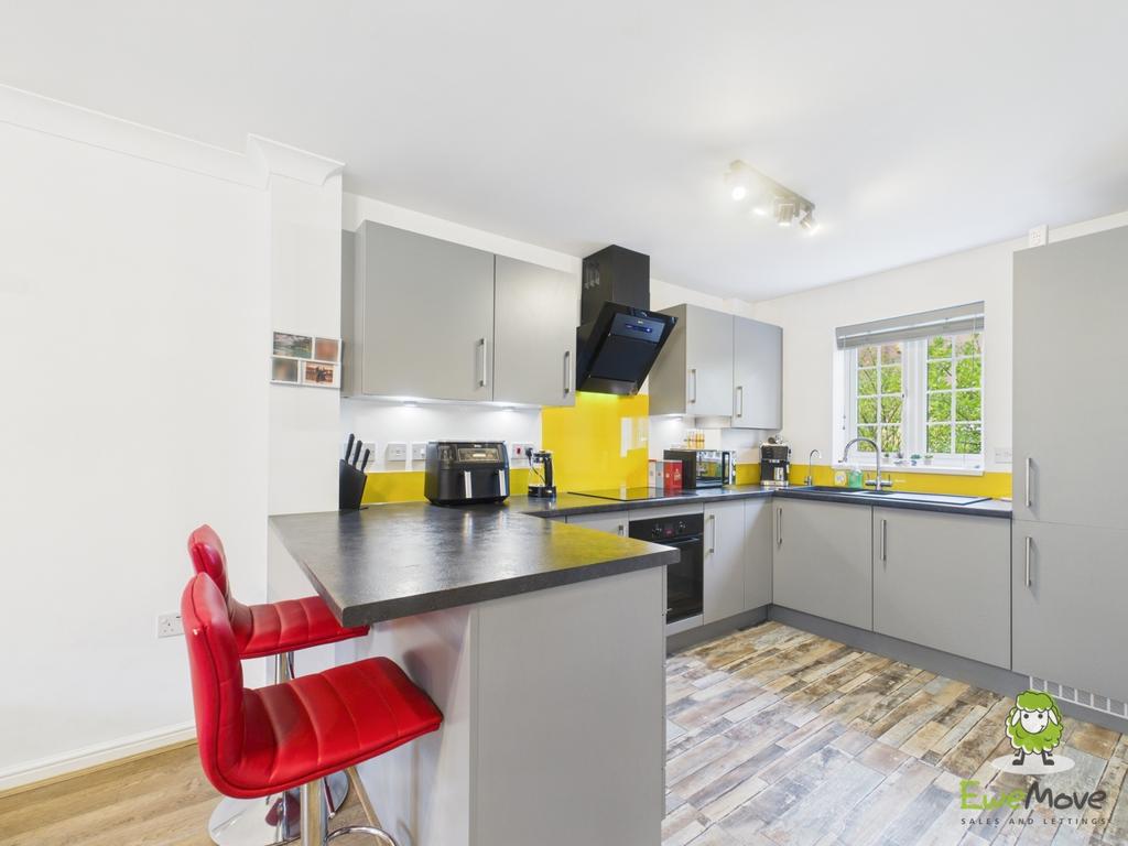 Ewe Move Estate Agents Basingstoke - Whitgift Close
