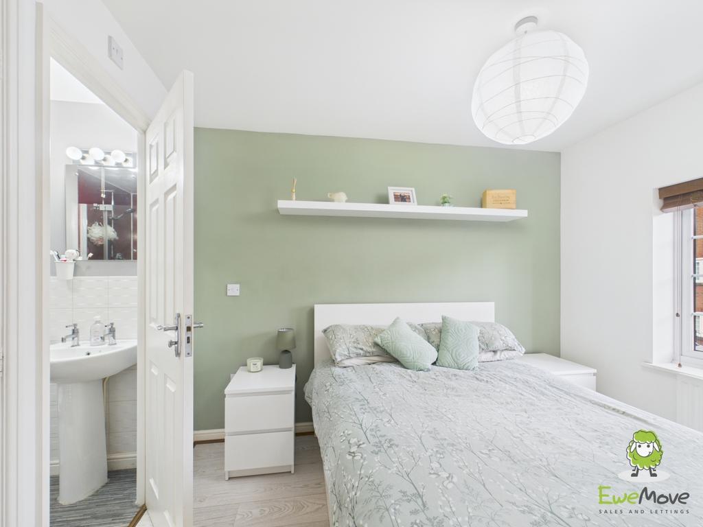 Ewe Move Estate Agents Basingstoke - Whitgift Close