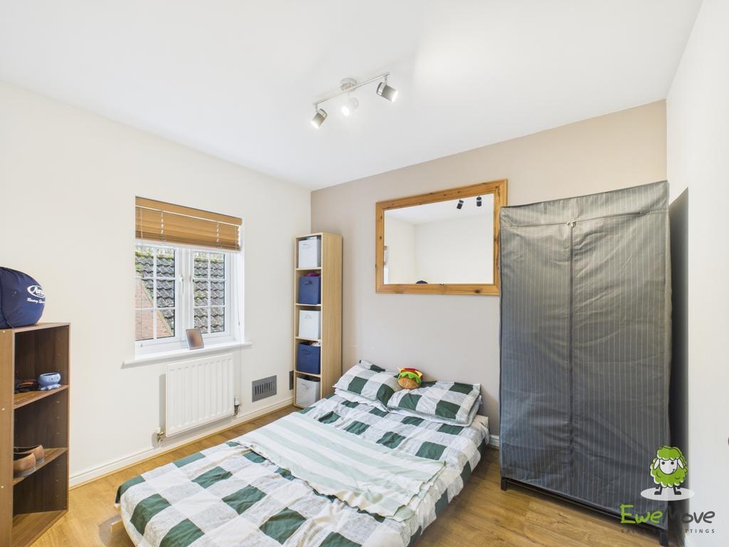 Ewe Move Estate Agents Basingstoke - Whitgift Close
