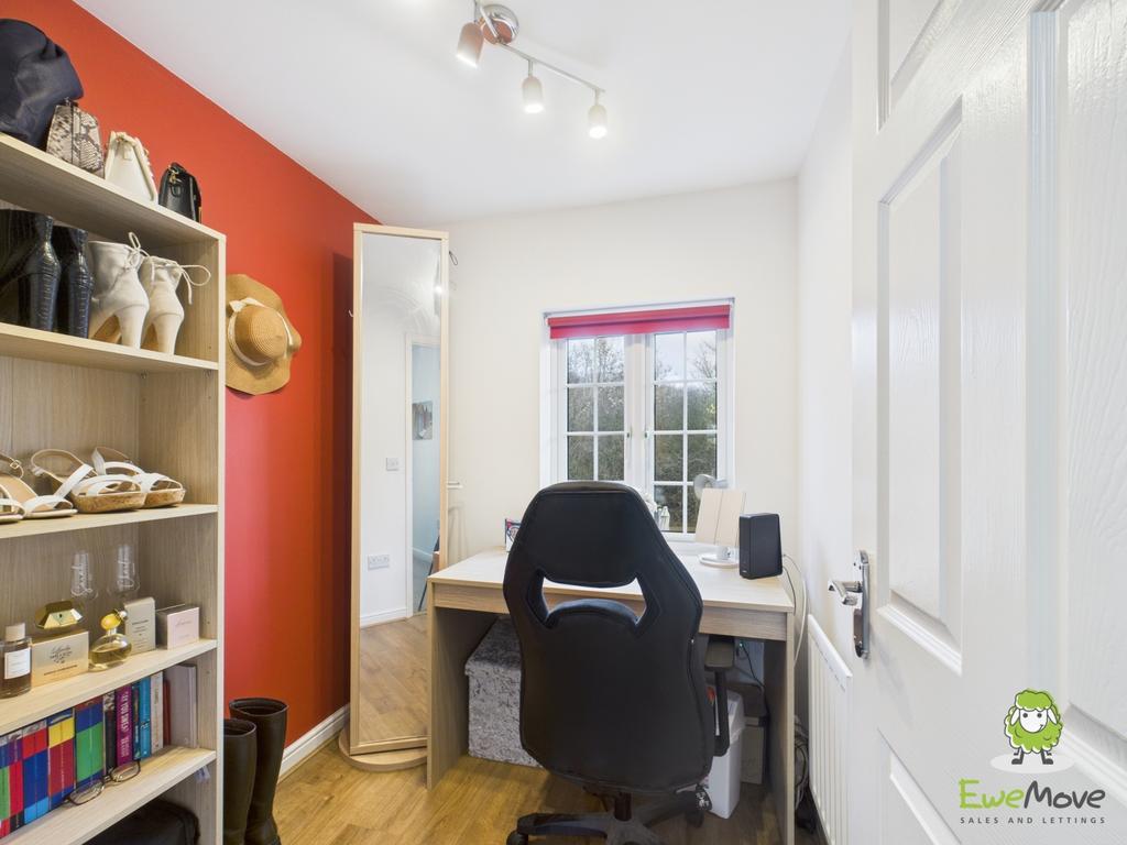 Ewe Move Estate Agents Basingstoke - Whitgift Close