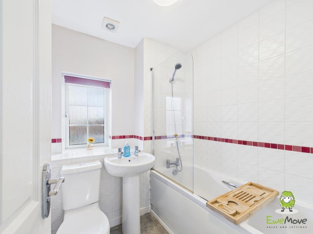 Ewe Move Estate Agents Basingstoke - Whitgift Close