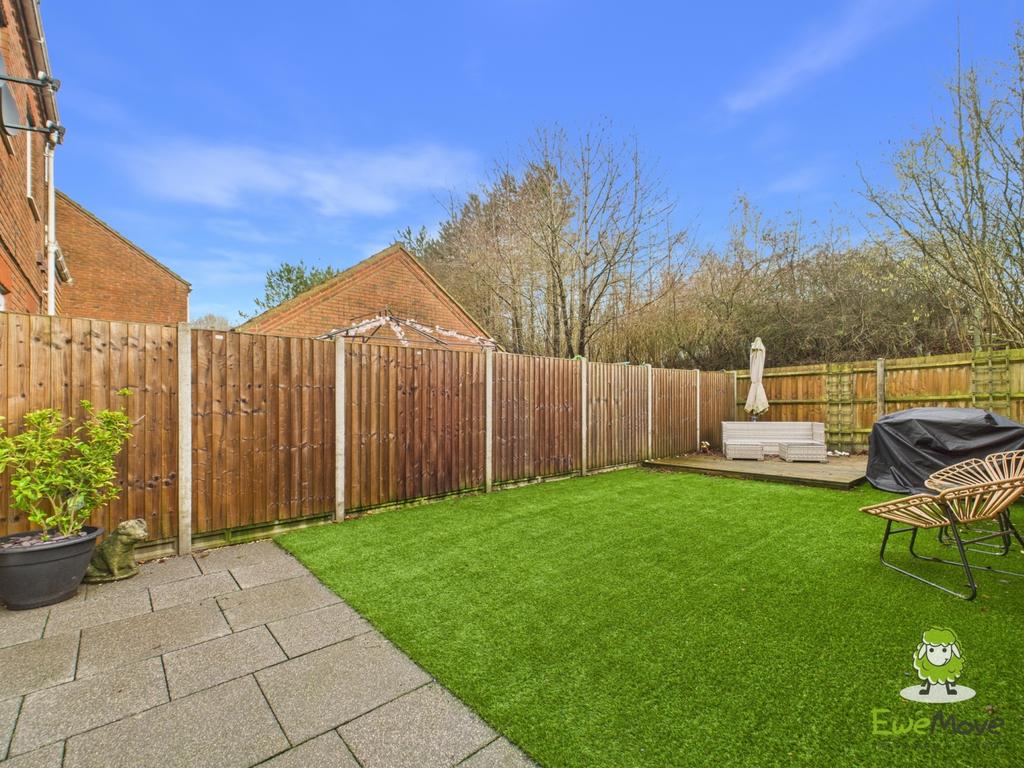 Ewe Move Estate Agents Basingstoke - Whitgift Close